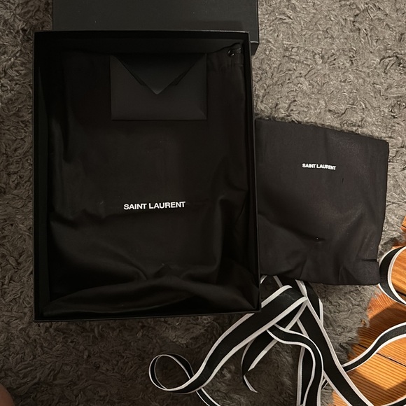 Great comdition ysl wallet 100% authentic ! - Picture 8 of 17